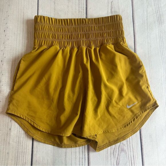 Nike Women’s High-Waisted Running Gym Shorts Size XS Mustard/Gold Lined - Picture 1 of 10